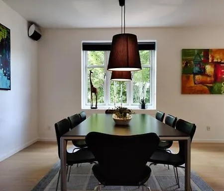 Vaerelser I Midtbyen - 117 M2 Apartment