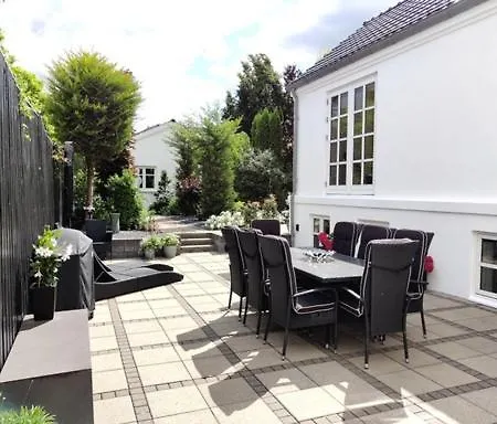 Vaerelser I Midtbyen - 117 M2 Apartment
